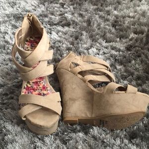 Tan Qupid wedges
